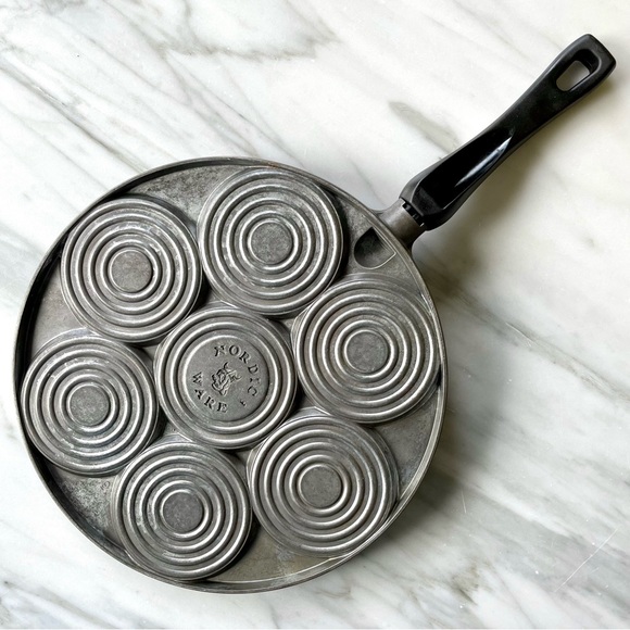 Nordic Ware•Silver Dollar Waffle Griddle w/ Handle•Make 7, 3”Waffles at Once!🧇 - Picture 2 of 15